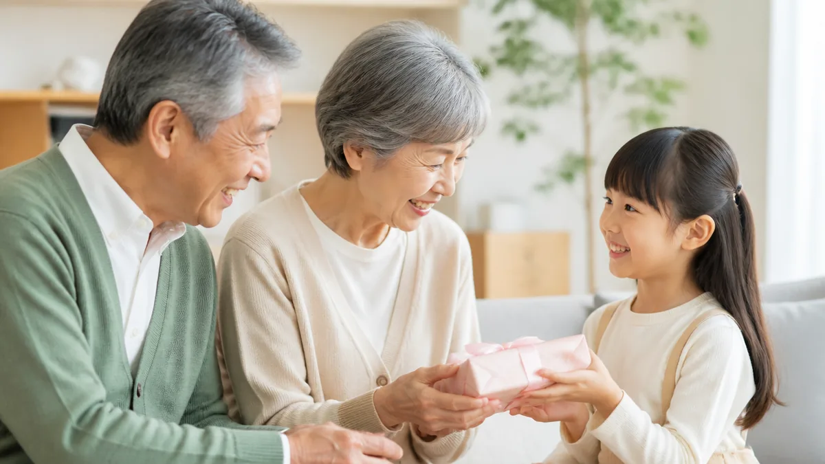 現金だけじゃない！孫の年齢別・喜ばれるプレゼント選びの解説画像