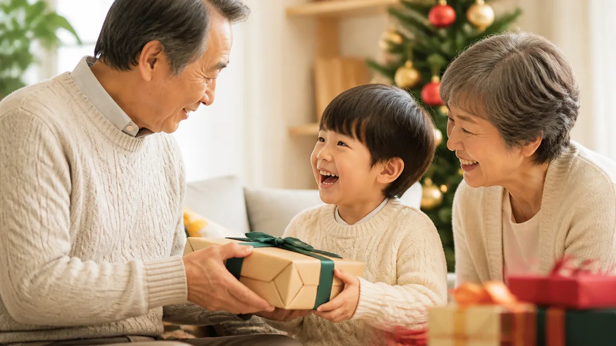 孫のクリスマスプレゼントは何がいい？年齢別の相場5,000〜15,000円と選び方のコツのアイキャッチ画像